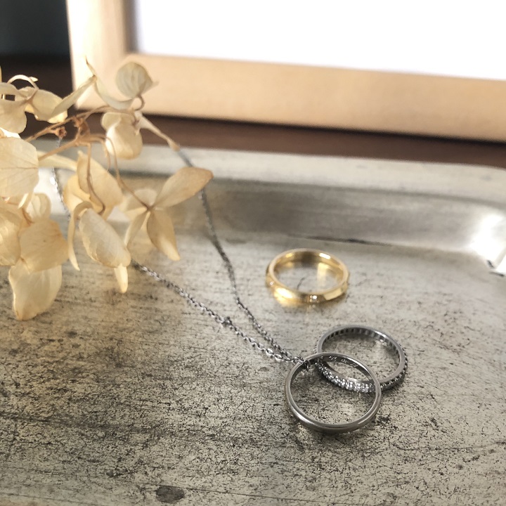 結婚指輪をネックレスにする方法