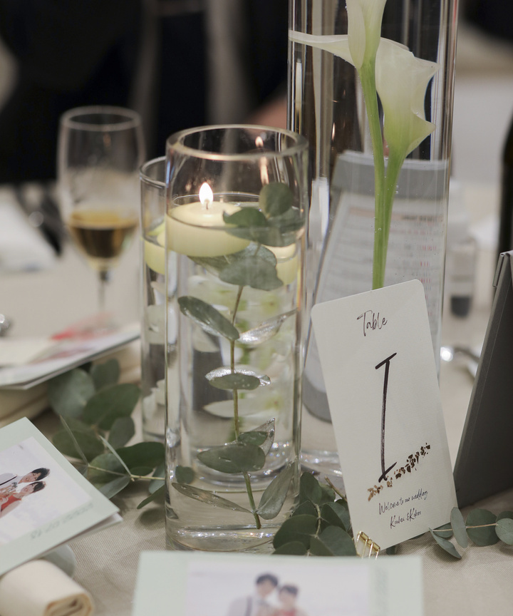 シンプルなグリーンの結婚式のテーブルコーディネート