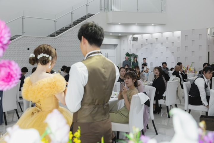 花嫁の手紙を読む新婦