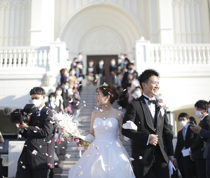 【結婚式レポートin福岡県】快晴の下のフラワーシャワー。ふたりの一生の思い出です