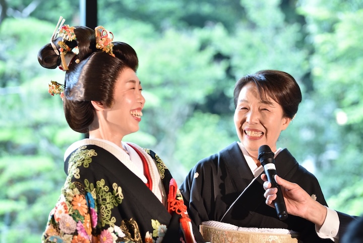 結婚式の中座シーン