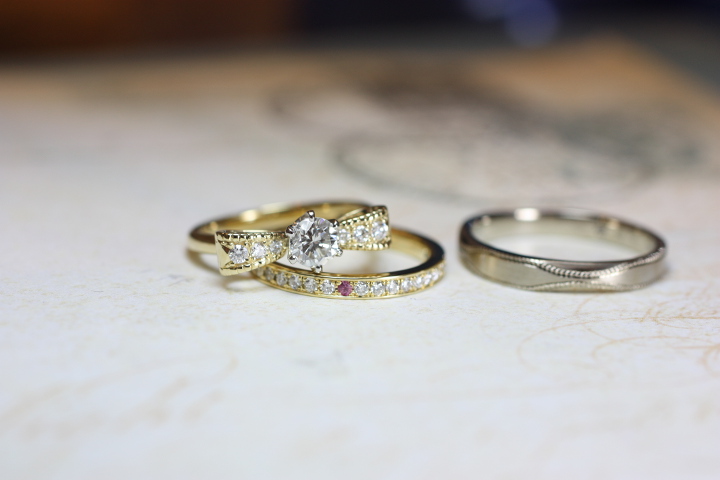 結婚指輪の写真の撮り方実例　指輪を際立たせたシンプルイズベストな一枚