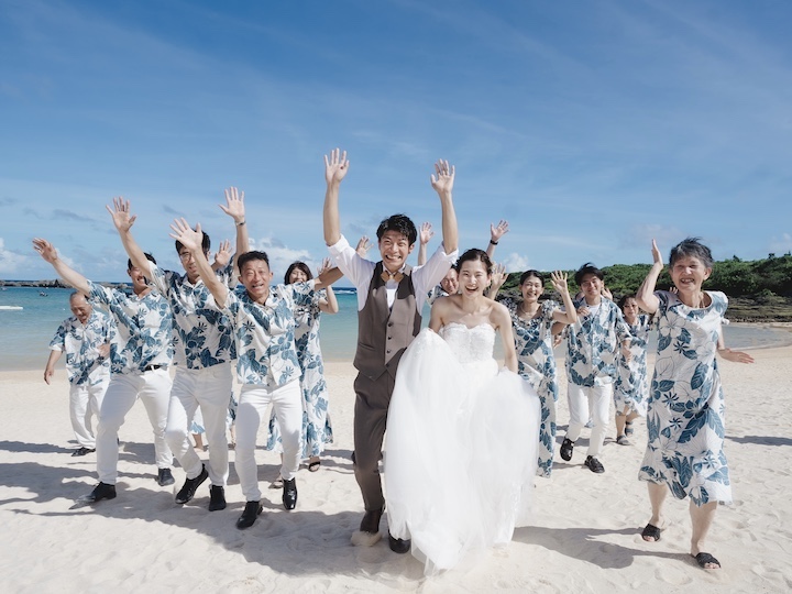 ビーチを走る写真