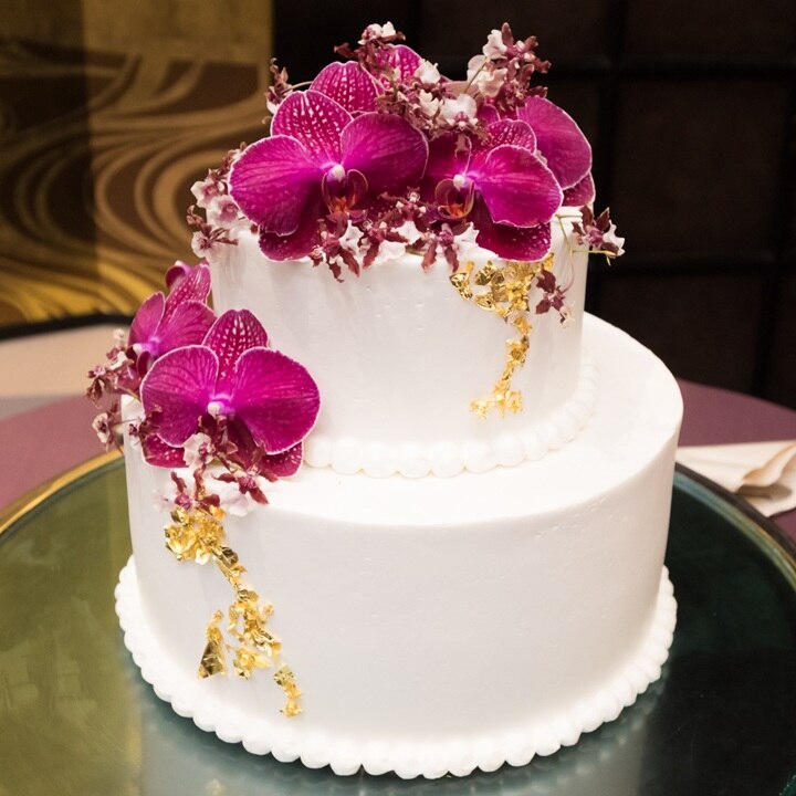シンプルでおしゃれなウエディングケーキ花嫁実例