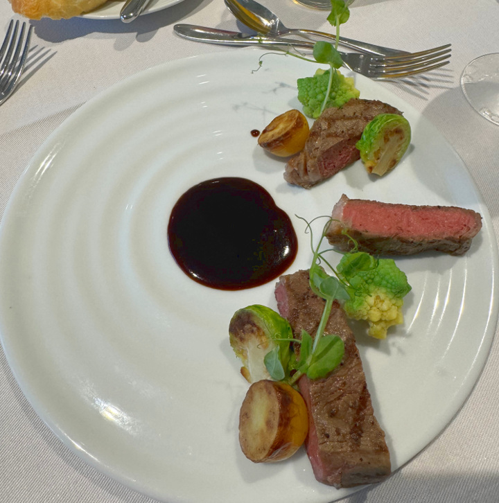 ちょうど良いボリュームの肉料理