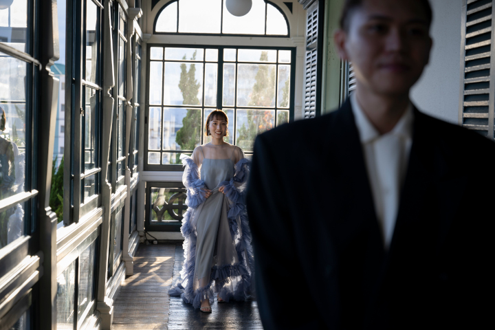 大胆なヘアチェンジ。実は彼には内緒のサプライズ