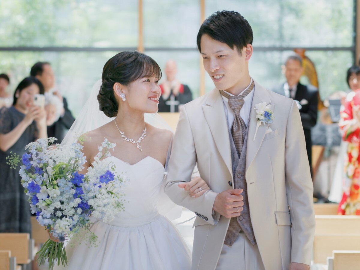 両家家族に見守られて温かな雰囲気