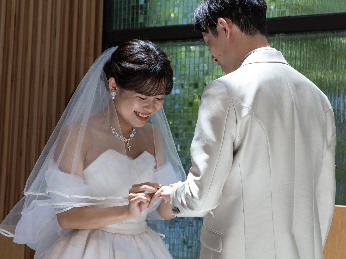 自然光溢れるチャペルでアットホームな誓いを