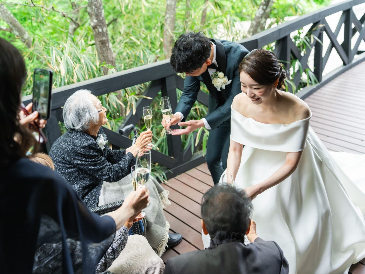 家族みんなと目を合わせ、言葉を交わしながら乾杯！