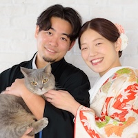 カップルと愛猫の写真